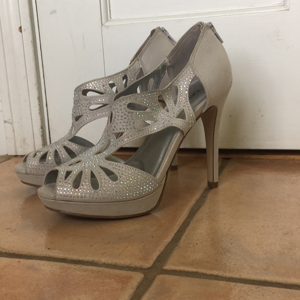 Open toes silver heels with crystals